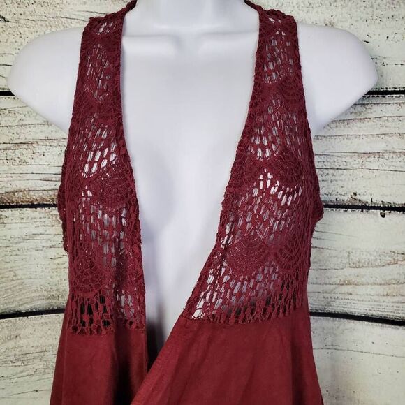 Vanity Women’s Sleeveless Vest Maroon Crochet Lace Suede Look Size M - Picture 2 of 7